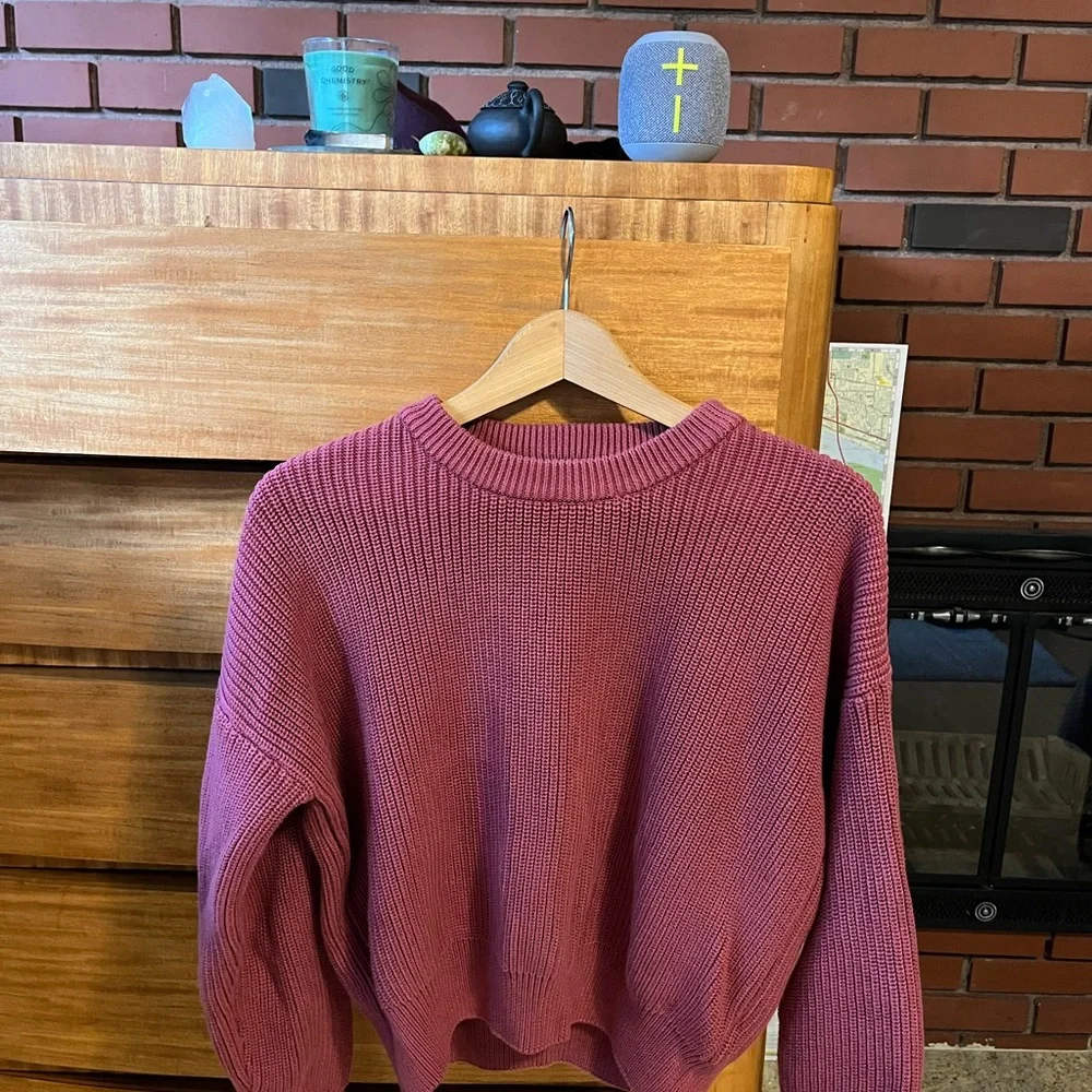 Elegant Pink Crew Neck Sweater - Picture 1 of 3